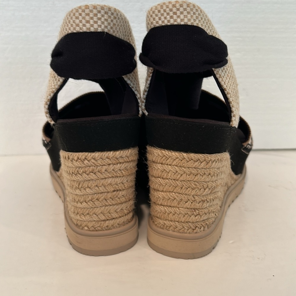 New UGG Women's Abbot Ankle Wrap, sz 8.5 - Picture 4 of 8